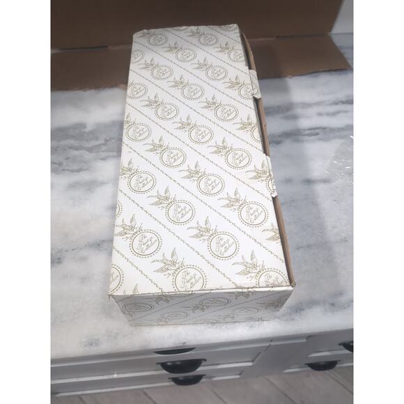 Heritage Signature Collection Wanda‎ Porcelain Doll 15.5", Vintage Collectible - Picture 3 of 7